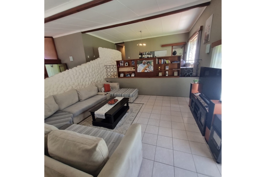 To Let 4 Bedroom Property for Rent in Beacon Bay Eastern Cape